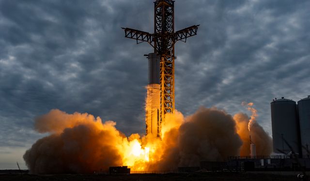SpaceX’in Raptor 3 Testinde Yangın: Işık Hızıyla Söndürüldü!