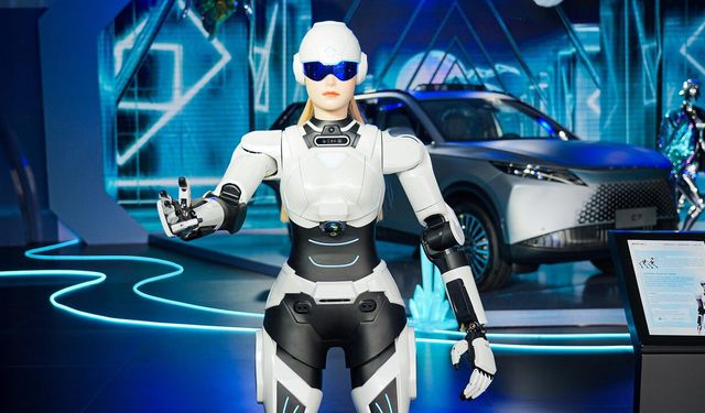 Chery Showroom'unda Devrim: Robot Satış Temsilcisiyle Tanışın