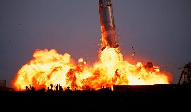 Patlayan Roketler, Yanan Hayaller: SpaceX Ne Yapmaya Çalışıyor?